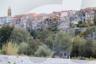 NEWS - Italien: Wegen überfüllten Camps hausen Flüchtlinge unter Hochstrassen