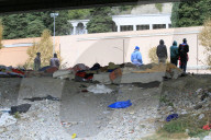 NEWS - Italien: Wegen überfüllten Camps hausen Flüchtlinge unter Hochstrassen