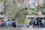 NEWS - Italien: Wegen überfüllten Camps hausen Flüchtlinge unter Hochstrassen