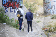 NEWS - Italien: Wegen überfüllten Camps hausen Flüchtlinge unter Hochstrassen