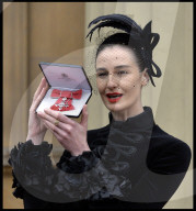 PEOPLE - Model Erin O'Connor freut sich über Ehrenorden der Queen