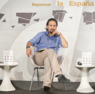 NEWS - Spanien überdenken: Podemos Parteichef Pablo Iglesias bei einer Podiumsdiskussion in Madrid