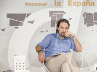 NEWS - Spanien überdenken: Podemos Parteichef Pablo Iglesias bei einer Podiumsdiskussion in Madrid