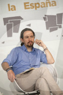 NEWS - Spanien überdenken: Podemos Parteichef Pablo Iglesias bei einer Podiumsdiskussion in Madrid