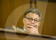 NEWS - US-Demokrat Al Franken entschuldigt sich nach Belästiungsvorwürfen