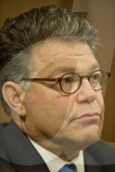 NEWS - US-Demokrat Al Franken entschuldigt sich nach Belästiungsvorwürfen