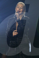 PEOPLE - American Music Awards: Christina Aguilera ehrt Withney Houston