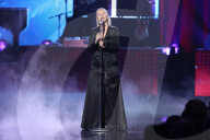 PEOPLE - American Music Awards: Christina Aguilera ehrt Withney Houston