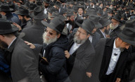 NEWS - Brooklyn: Gruppenfoto mit Orthodoxen Rabbiner