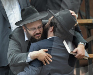 NEWS - Brooklyn: Gruppenfoto mit Orthodoxen Rabbiner