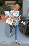 PEOPLE - Paris Hilton geht mit ihrer schwangeren Schwester Nicky einkaufen in Beverly Hills