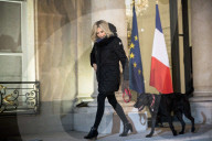 PEOPLE - Brigitte Macron führt Nemo gassi