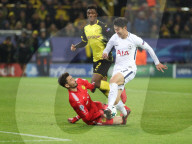 PEOPLE - Fussball: Roman Bürki nach Zusammenprall mit Tottenhams Fernando Llorente offenbar nicht schwerer verletzt