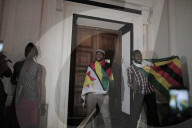 NEWS - Simbabwe feiert Mugabes RÃ¼cktritt