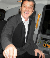 PEOPLE - Gavin Rossdale ist mit seiner Freundin Sophia Thomalla unterwegs