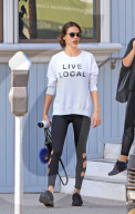 PEOPLE - Alessandra Ambrosio verlässt das Gym in Brentwood