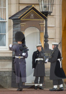 NEWS - Buckingham Palast wird erstmals von Matrosen bewacht