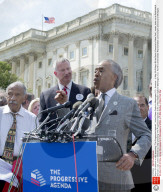 NEWS - USA: Einflussreicher US-Demokrat John Conyers gibt seinen Posten ab