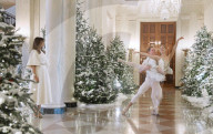 NEWS - First Lady Melania Trump begrüsst Kinder im weihnachtlich geschmückten Weissen Haus