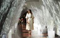 NEWS - First Lady Melania Trump begrüsst Kinder im weihnachtlich geschmückten Weissen Haus