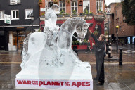 FEATURE - Eisskluptur wirbt für "War for the Planet of the Apes"