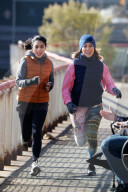 PEOPLE - Jennifer Lopez und Vanessa Hudgens joggen auf dem Filmset