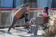 PEOPLE - Jennifer Lopez und Vanessa Hudgens joggen auf dem Filmset
