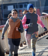 PEOPLE - Jennifer Lopez und Vanessa Hudgens joggen auf dem Filmset