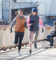 PEOPLE - Jennifer Lopez und Vanessa Hudgens joggen auf dem Filmset