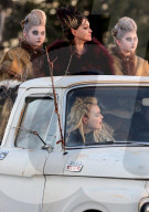 PEOPLE - Emma Stone und Julia Garner auf dem Set von "Maniac"
