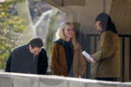 PEOPLE - Emma Stone und Julia Garner auf dem Set von "Maniac"