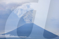 NEWS - Bali: Vulkan Mount Agung spukt weiterhin Asche