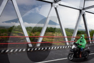 NEWS - Bali: Vulkan Mount Agung spukt weiterhin Asche