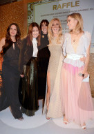 PEOPLE - Promis an der 'Lady Garden Gala for a Gynaecological Cancer Fund' Gala im Claridges Hotel in London