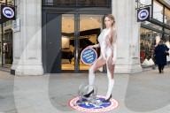 NEWS - London: Model demonstriert mit Bodypainting für Tierrechte