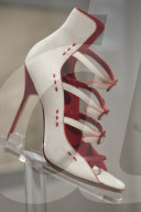 PEOPLE - Madrid: Manolo Blahnik in seiner Ausstellung im Museum für Decorative Arts