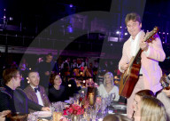 PEOPLE - London: Promis feiern an Elton John's 'AIDS Foundation' Gala