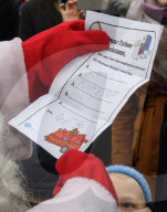 PEOPLE - Prinz George hat seinem Vater den Wunschzettel für Santa Claus mit nach Finnland gegeben