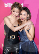 PEOPLE - Selena Gomez ehrt ihre Nierenspenderin Francia Raisa an den Billboard's Women in Music Awards