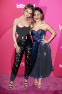 PEOPLE - Selena Gomez ehrt ihre Nierenspenderin Francia Raisa an den Billboard's Women in Music Awards