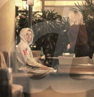 PEOPLE - Justin Bieber mit Selena Gomez im Montage Hotel in Beverly Hills