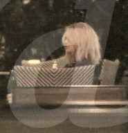 PEOPLE - Justin Bieber mit Selena Gomez im Montage Hotel in Beverly Hills