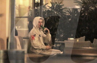 PEOPLE - Justin Bieber mit Selena Gomez im Montage Hotel in Beverly Hills