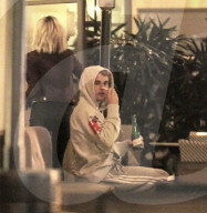 PEOPLE - Justin Bieber mit Selena Gomez im Montage Hotel in Beverly Hills