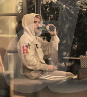 PEOPLE - Justin Bieber mit Selena Gomez im Montage Hotel in Beverly Hills
