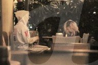 PEOPLE - Justin Bieber mit Selena Gomez im Montage Hotel in Beverly Hills