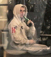 PEOPLE - Justin Bieber mit Selena Gomez im Montage Hotel in Beverly Hills