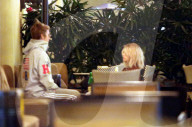 PEOPLE - Justin Bieber mit Selena Gomez im Montage Hotel in Beverly Hills