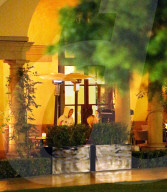PEOPLE - Justin Bieber mit Selena Gomez im Montage Hotel in Beverly Hills