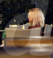 PEOPLE - Justin Bieber mit Selena Gomez im Montage Hotel in Beverly Hills